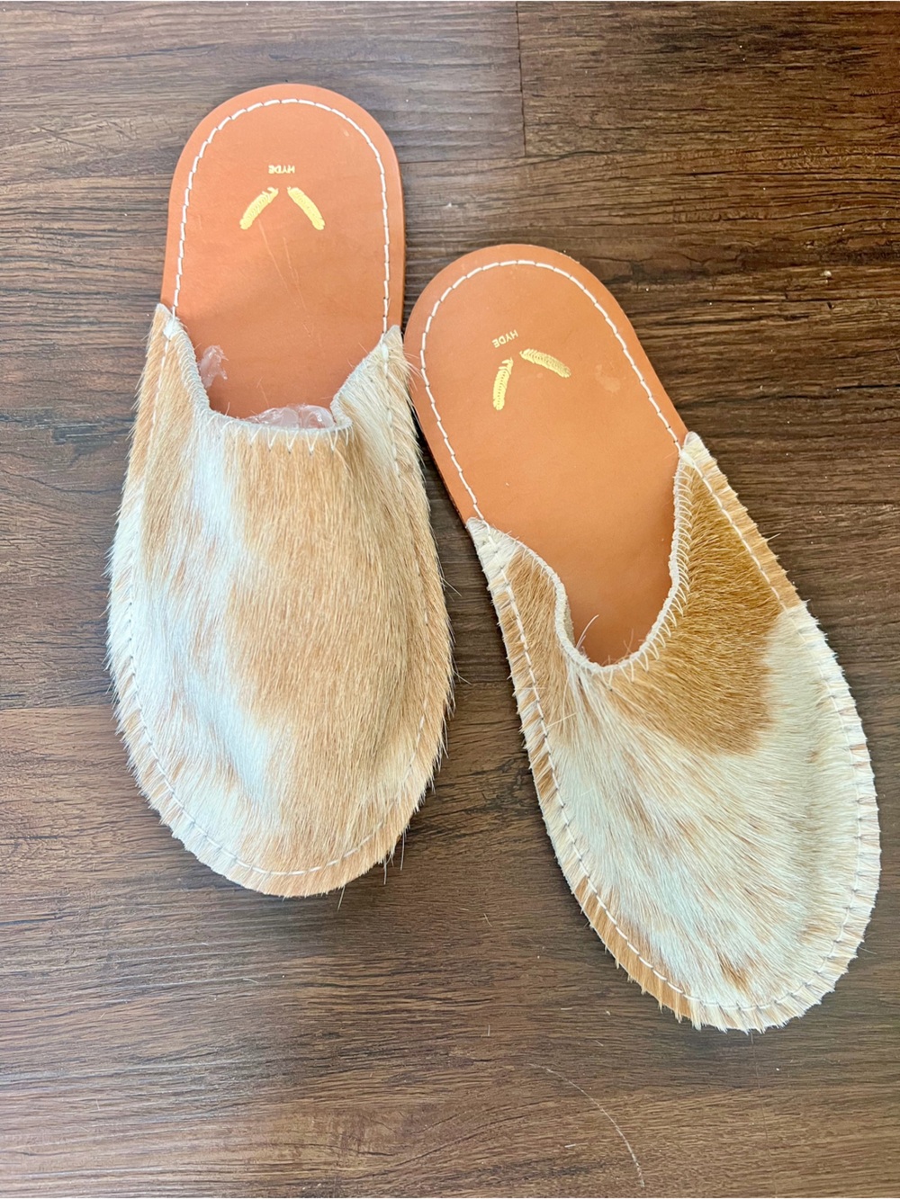 Women’s Slip-On Cowhide Mule Flats in Light Brown